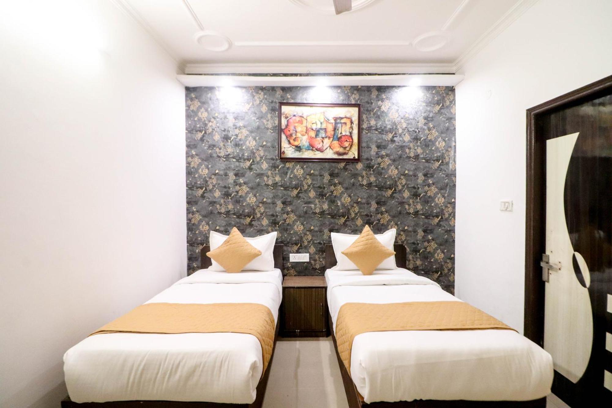 Hotel Vvs Near Delhi Airport Nueva Delhi Exterior foto